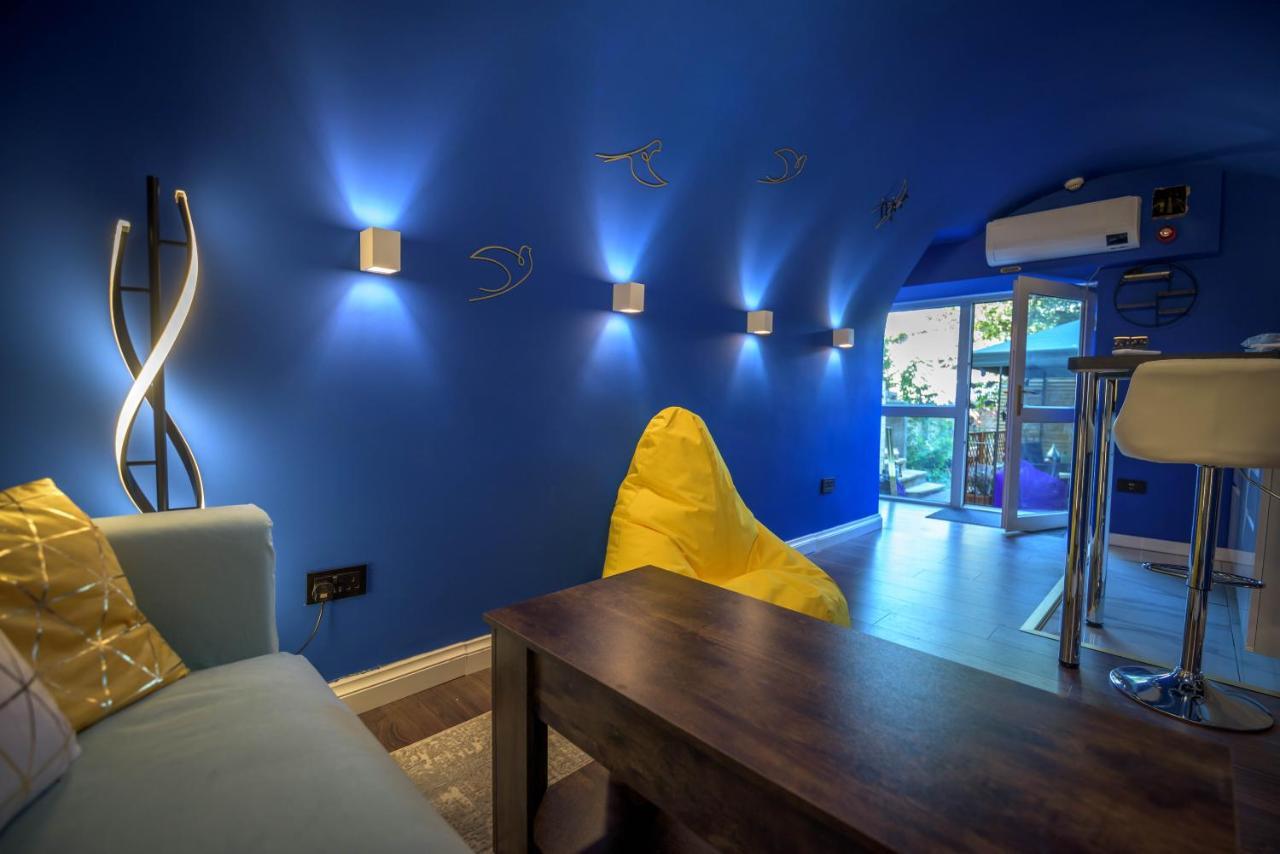 Quirky Vaulted Flat With Terrace Daire Bath Dış mekan fotoğraf
